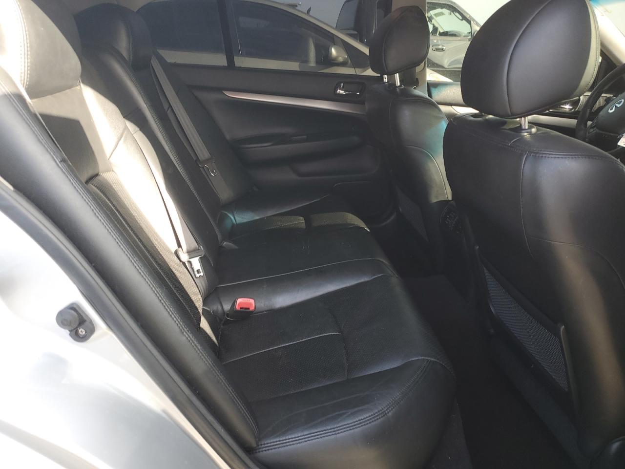 2010 Infiniti G - Image 10