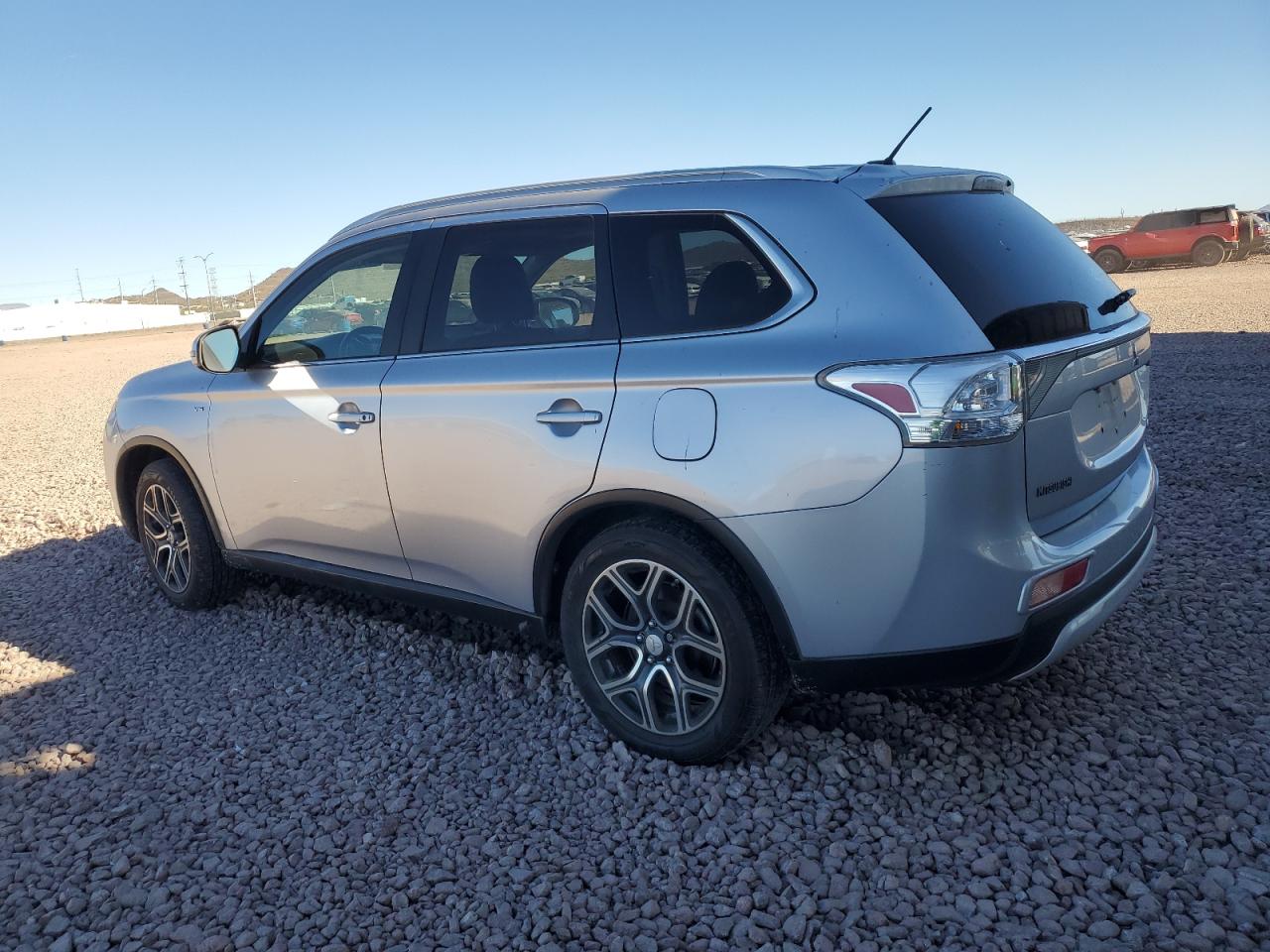 2015 Mitsubishi Outlander - Image 2