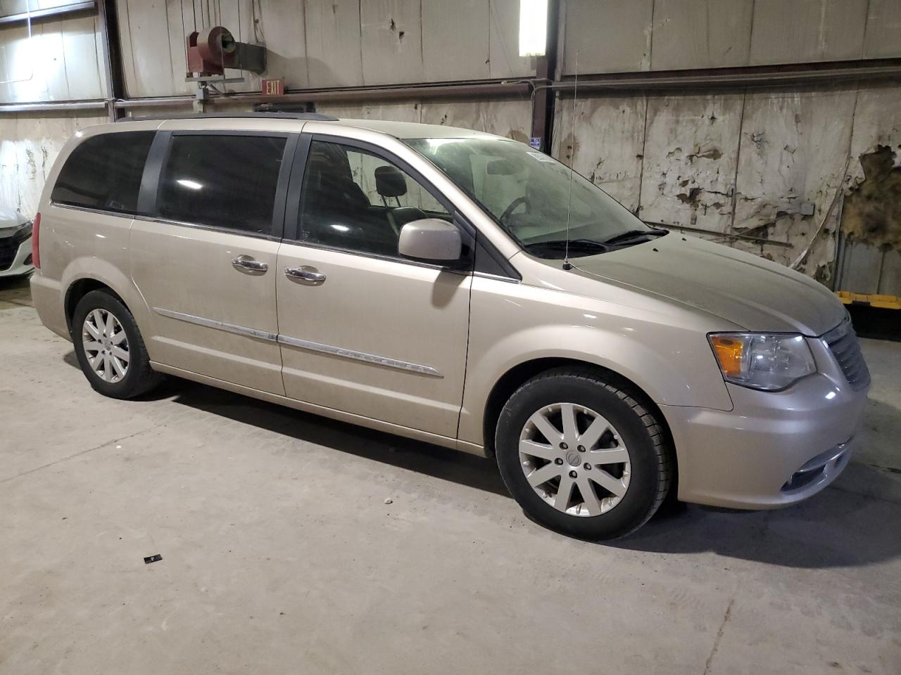 2016 Chrysler Town & Country - Image 4