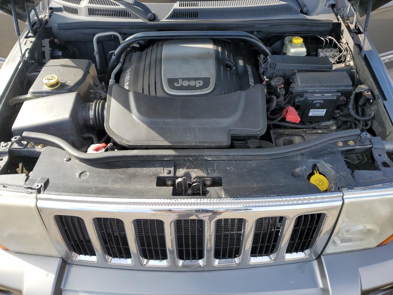 2007 Jeep Commander - Image 13