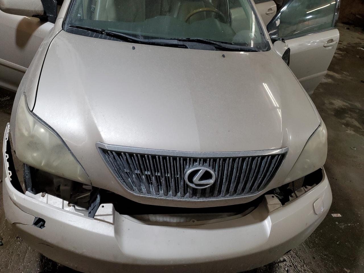 2004 Lexus RX - Image 12