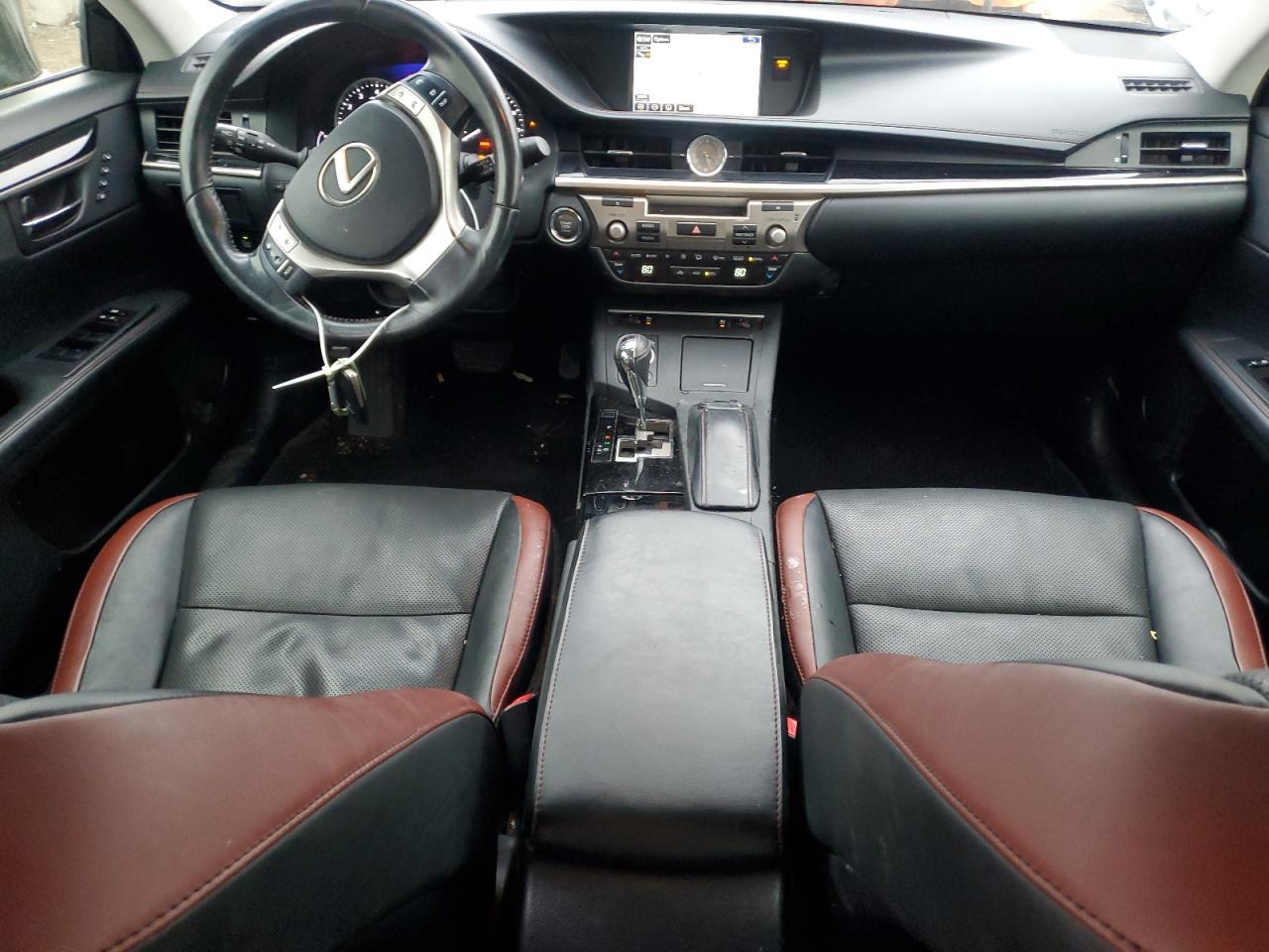 2015 Lexus ES - Image 8
