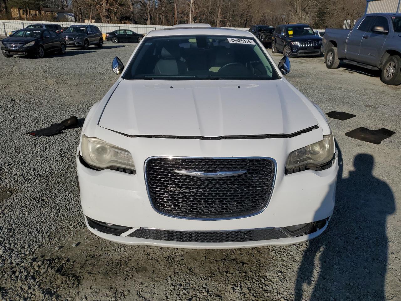 2016 Chrysler 300 - Image 5