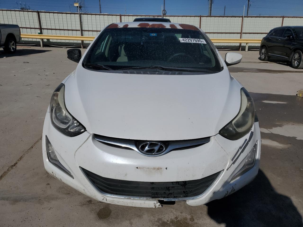 2016 Hyundai Elantra - Image 5