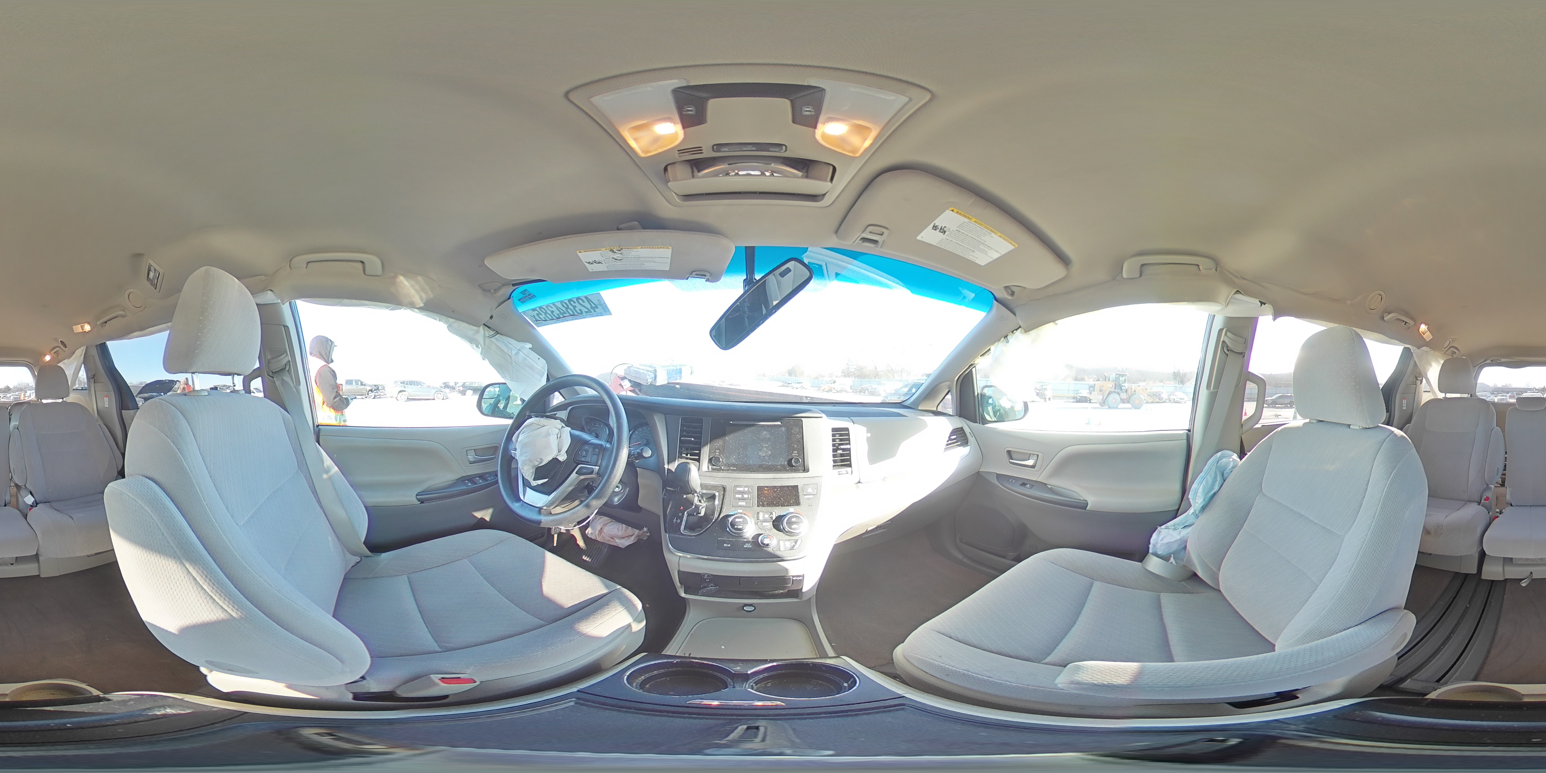 2017 Toyota Sienna - Image 13