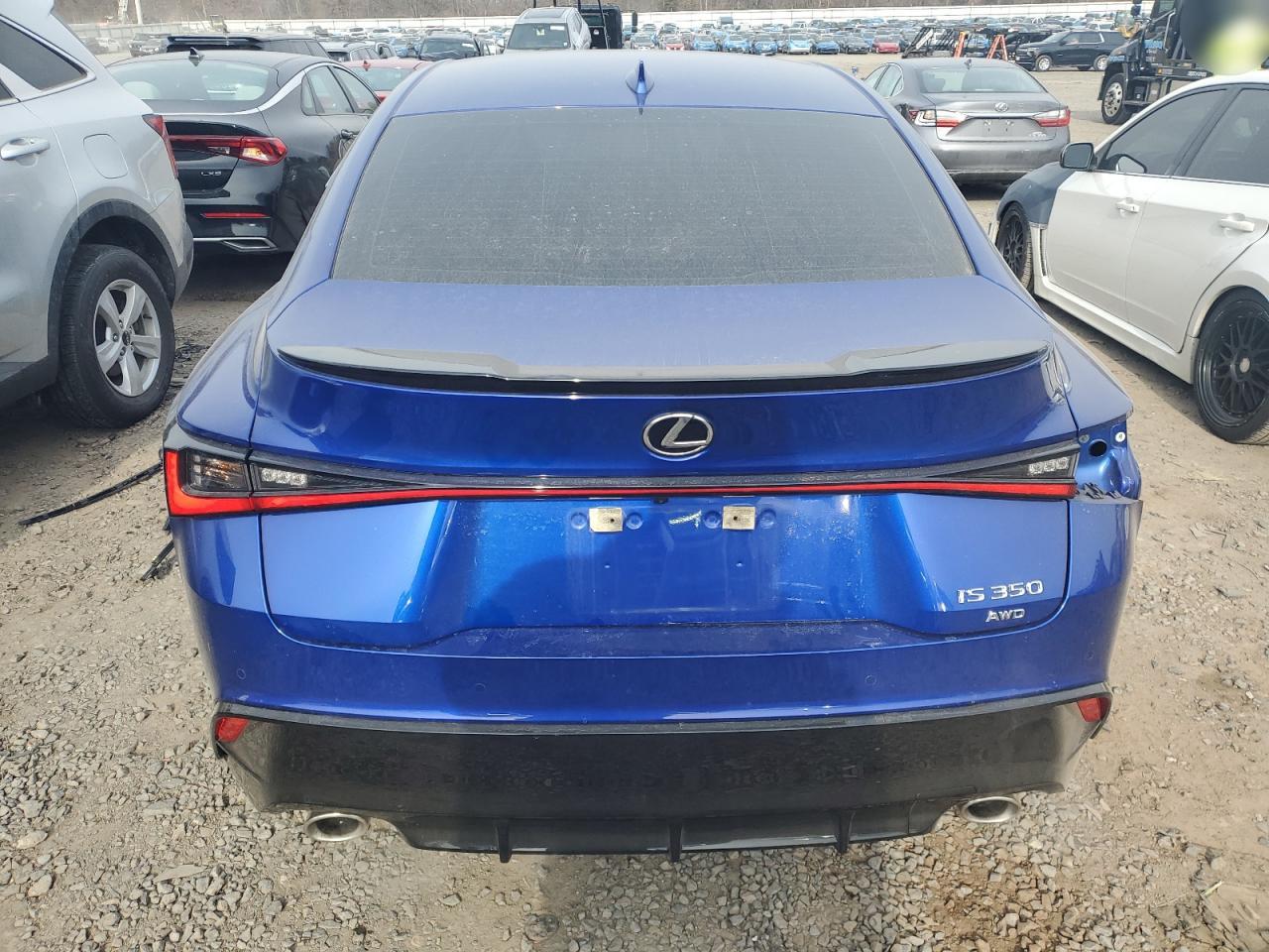 2022 Lexus IS - Image 6