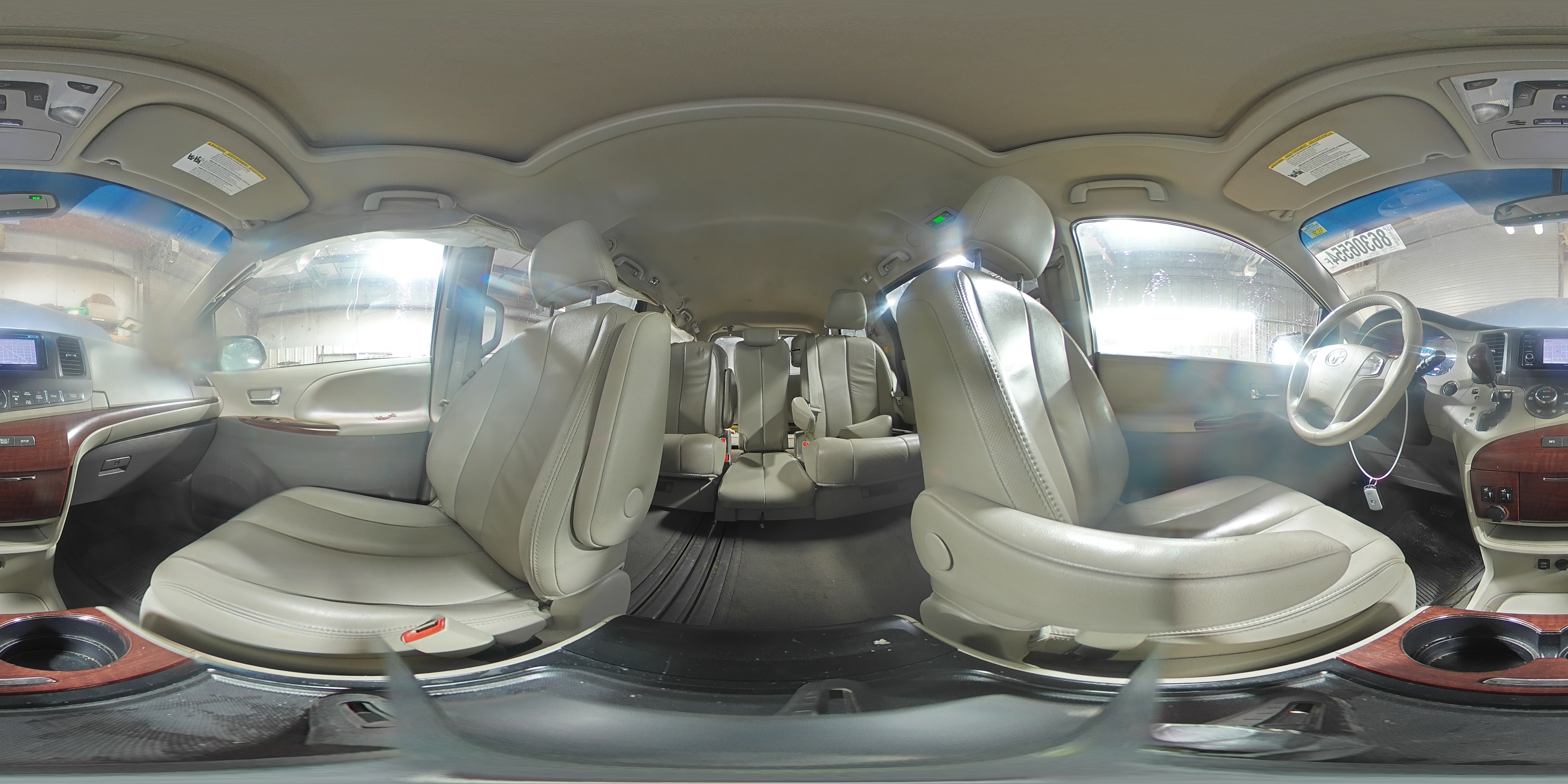 2013 Toyota Sienna - Image 14