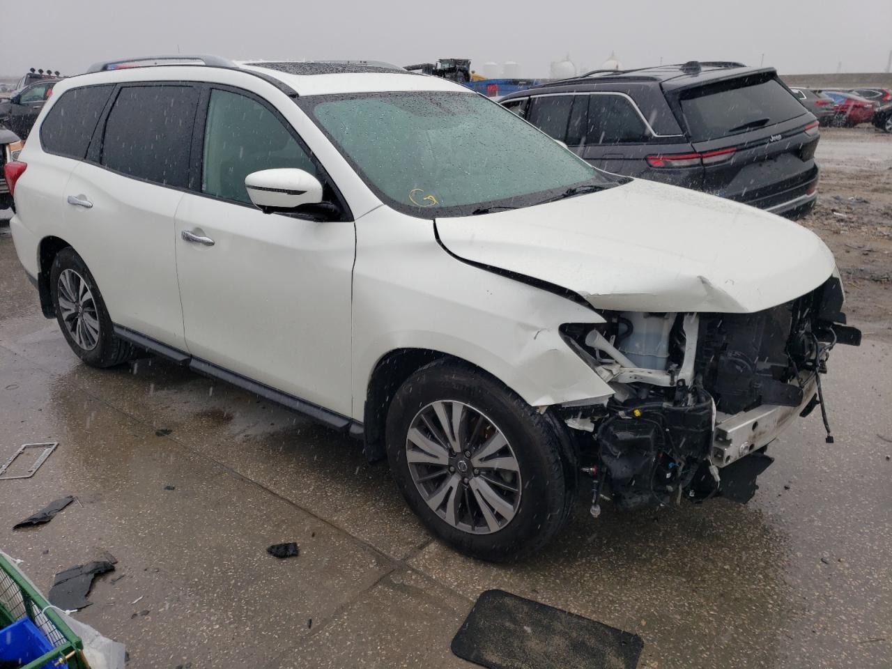 2017 Nissan Pathfinder - Image 4