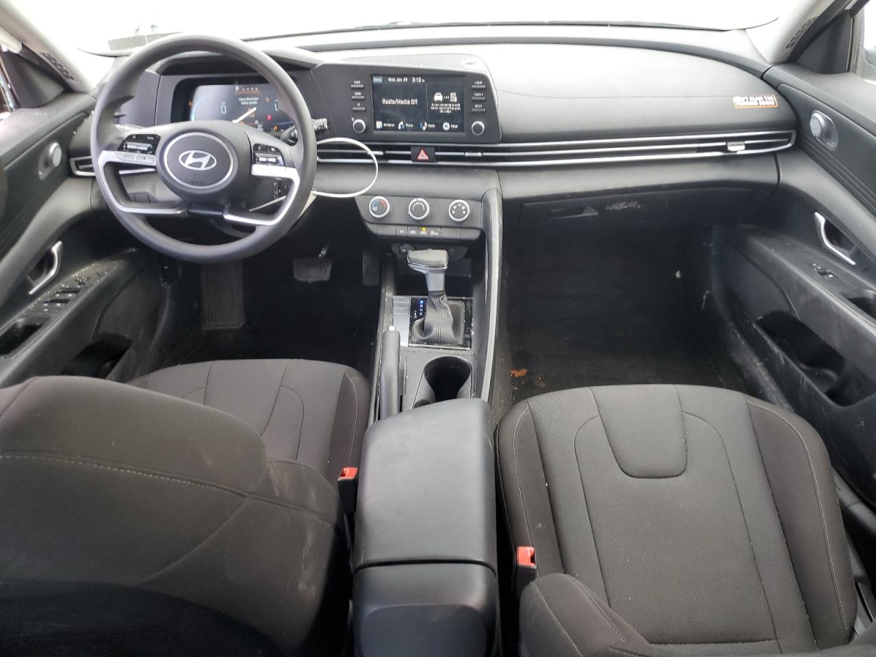 2024 Hyundai Elantra - Image 8