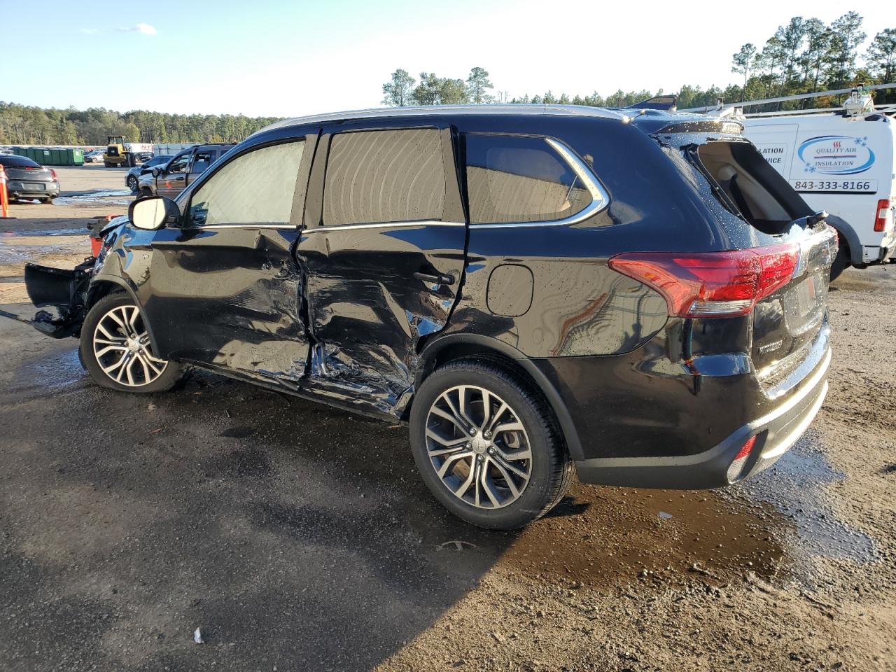 2018 Mitsubishi Outlander - Image 2