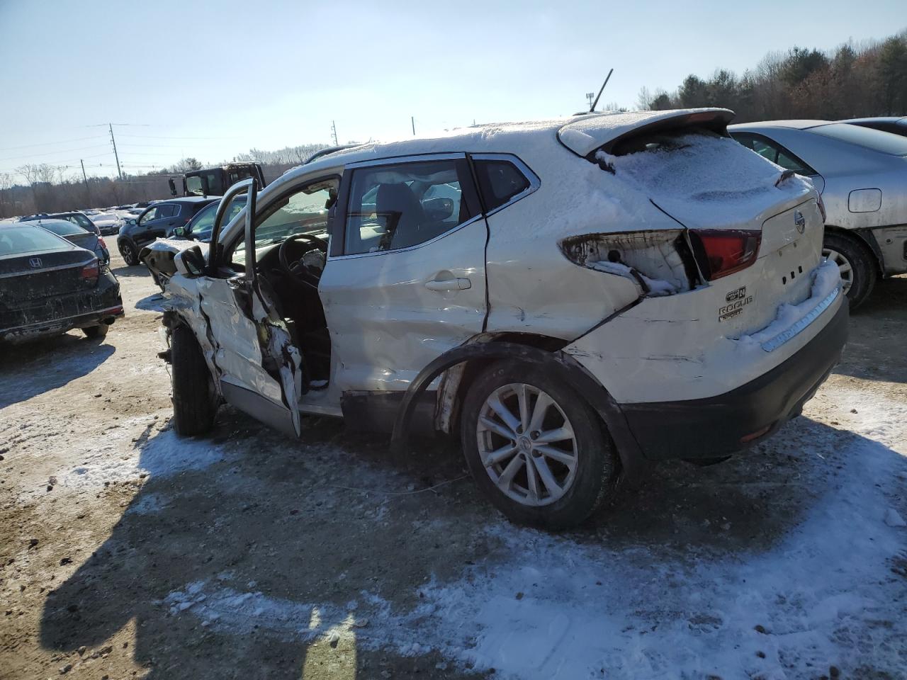 2017 Nissan Rogue - Image 2