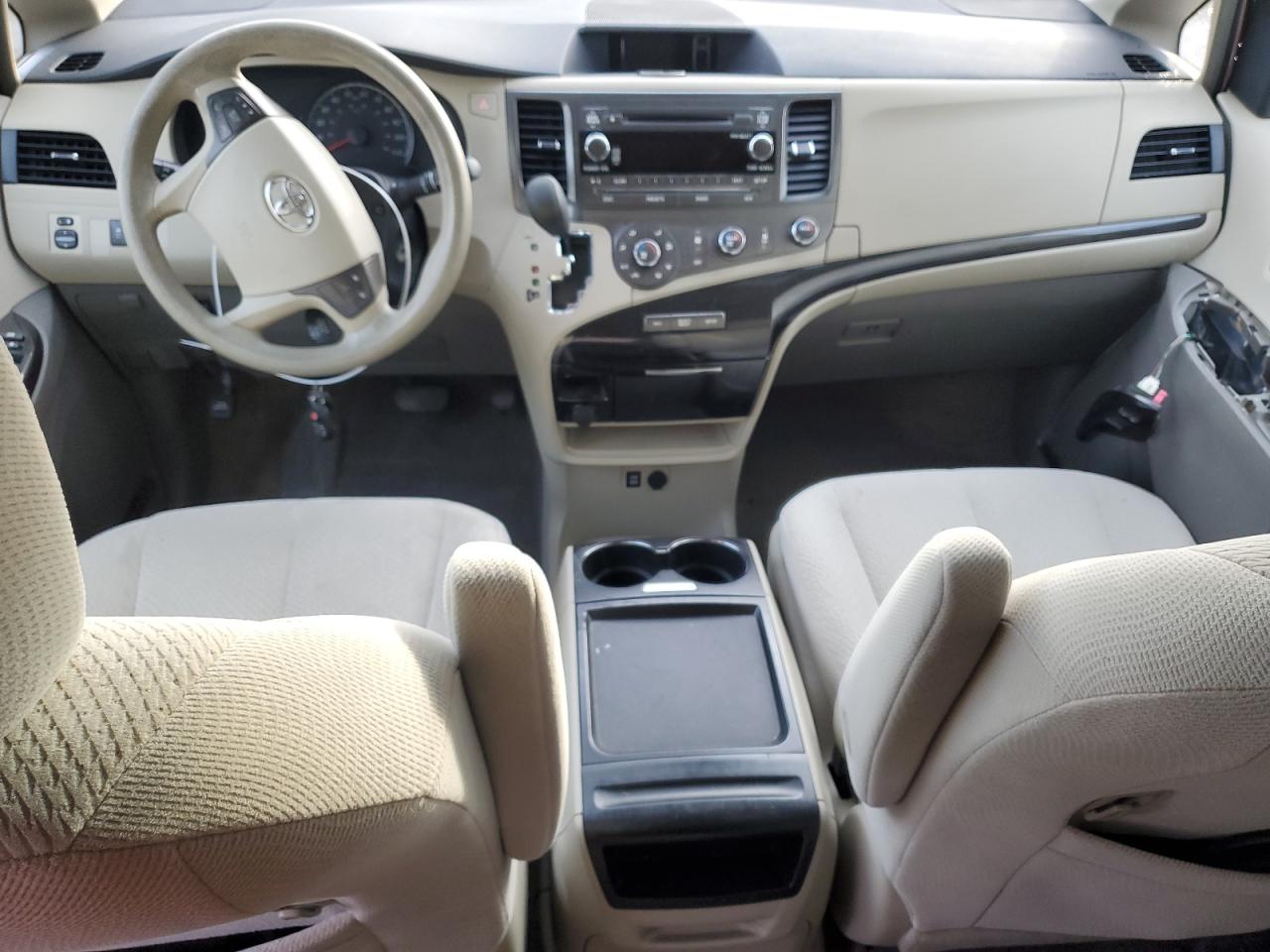 2011 Toyota Sienna - Image 8