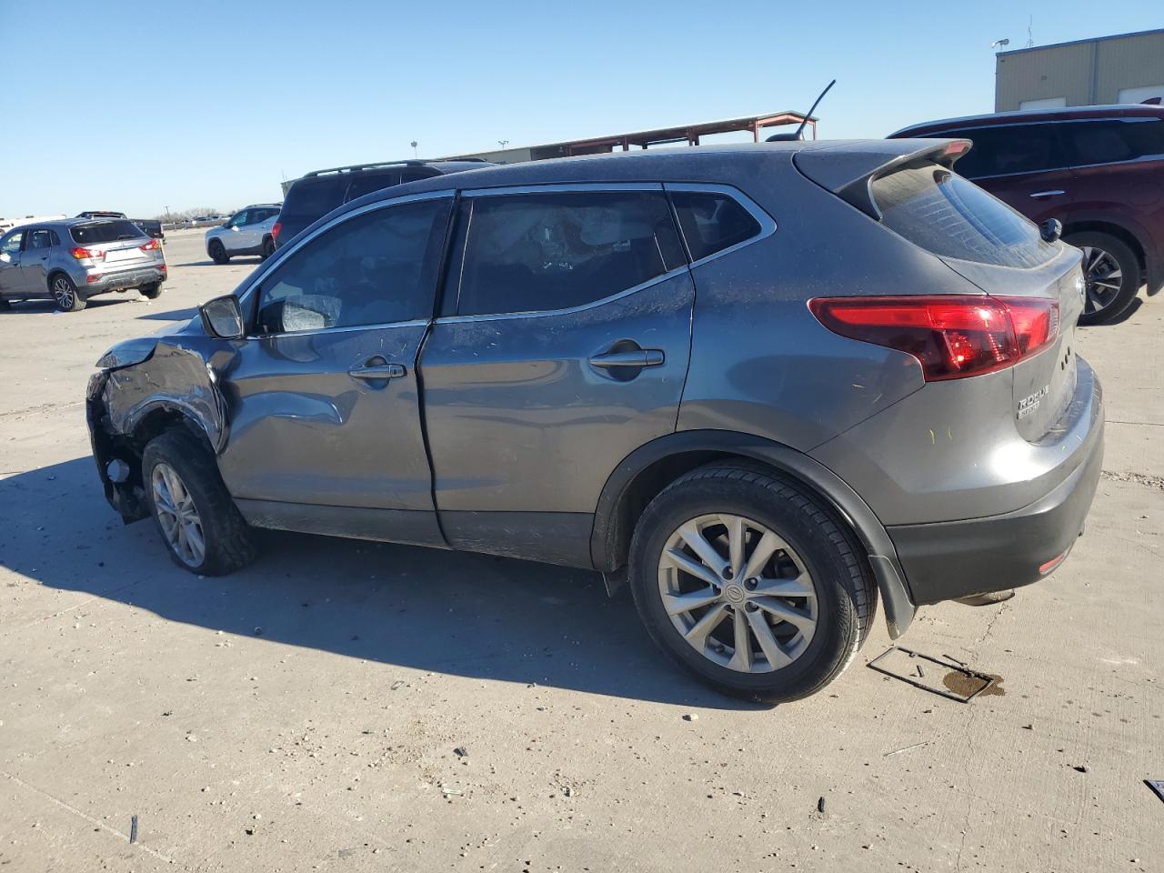 2017 Nissan Rogue - Image 2