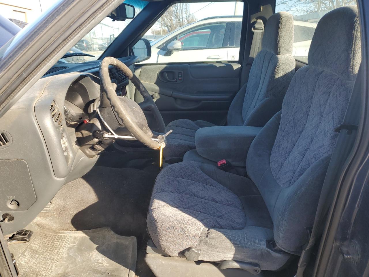 2000 GMC Sonoma - Image 7