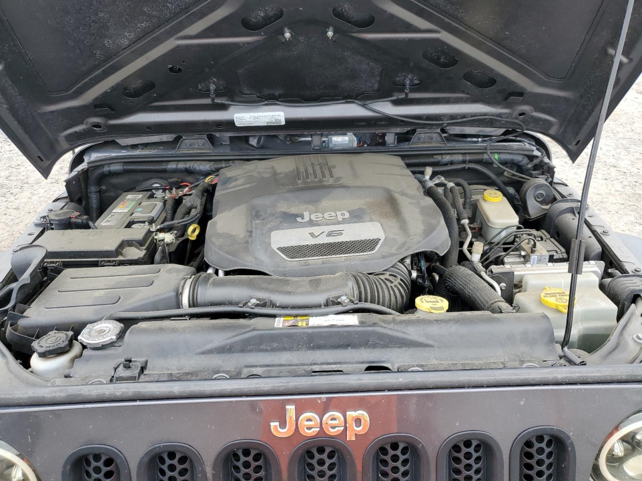 2016 Jeep Wrangler - Image 12