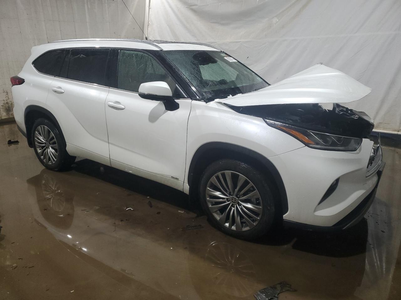 2022 Toyota Highlander - Image 4