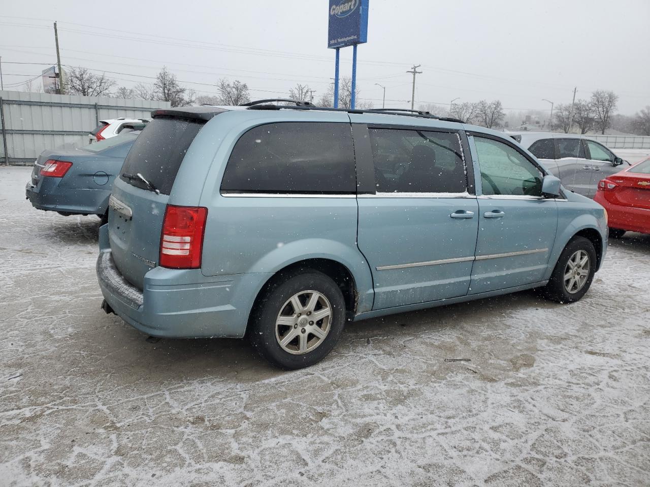 2010 Chrysler Town & Country - Image 3