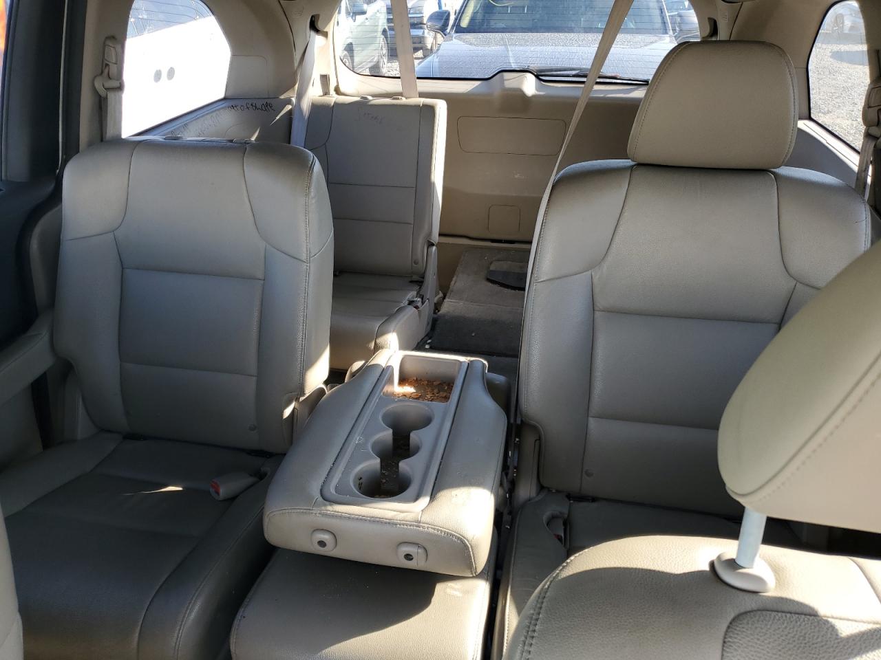 2014 Honda Odyssey - Image 10