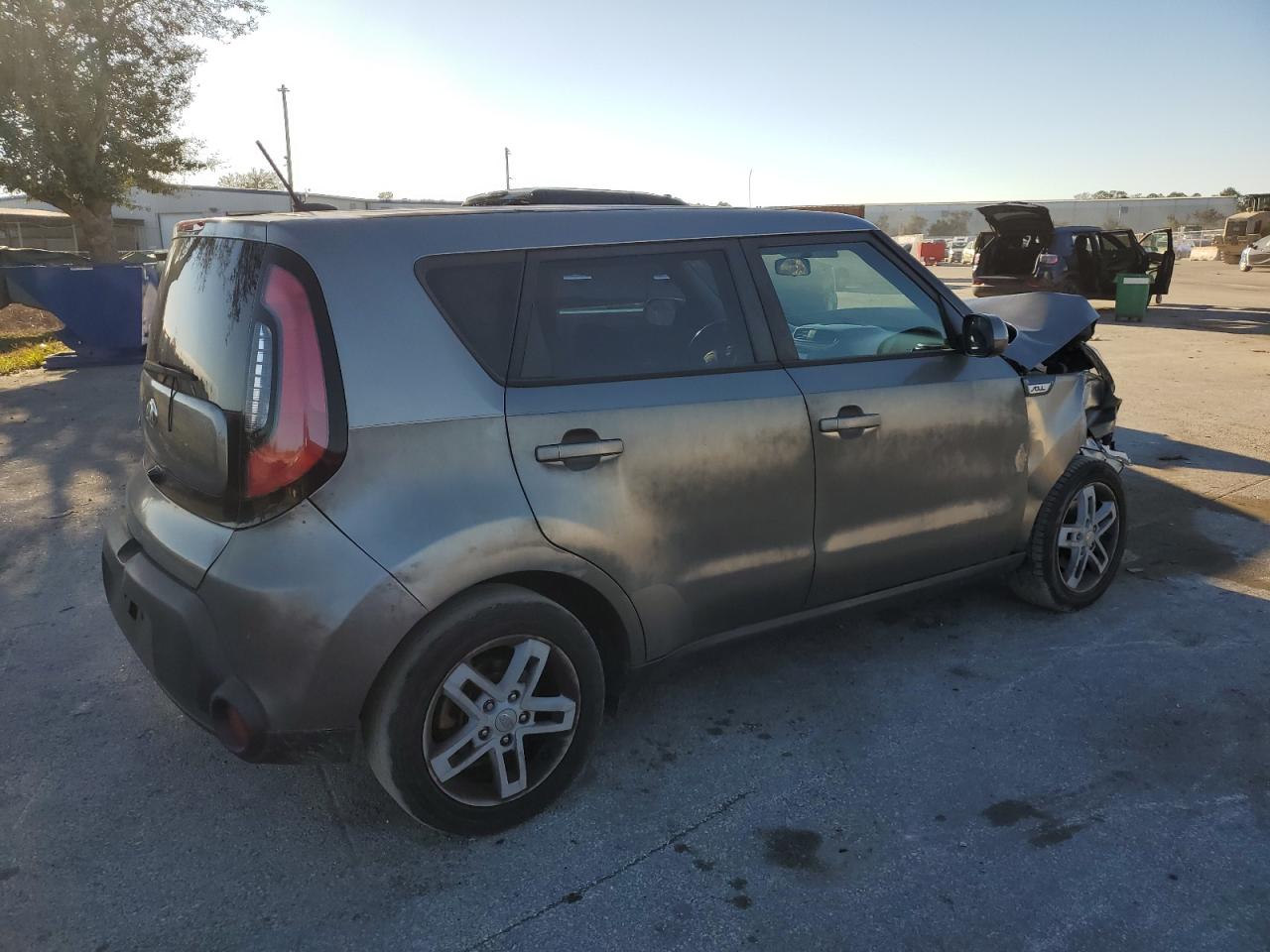 VIN KNDJN2A26G7381646 2016 KIA SOUL no.3