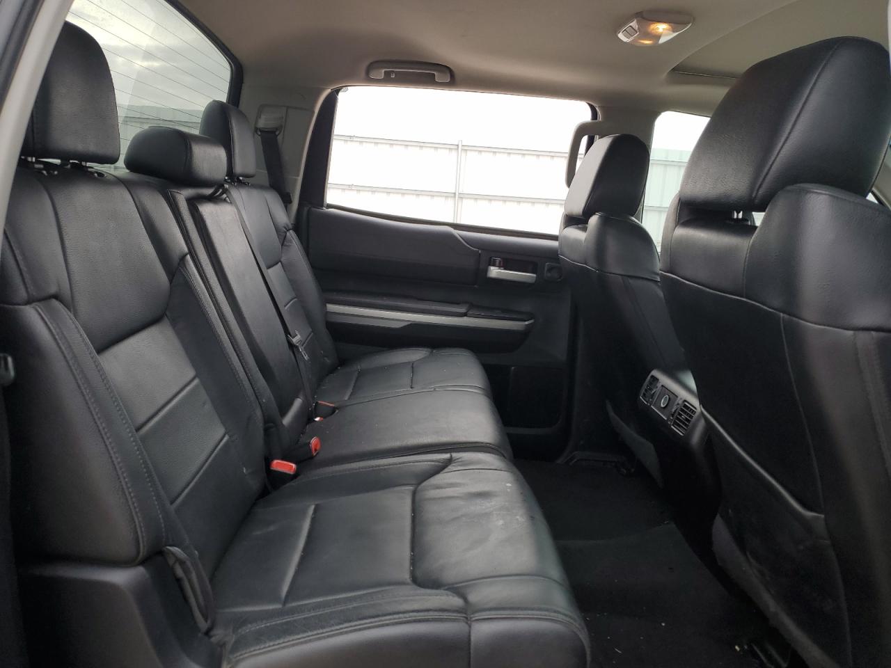 2015 Toyota Tundra - Image 10
