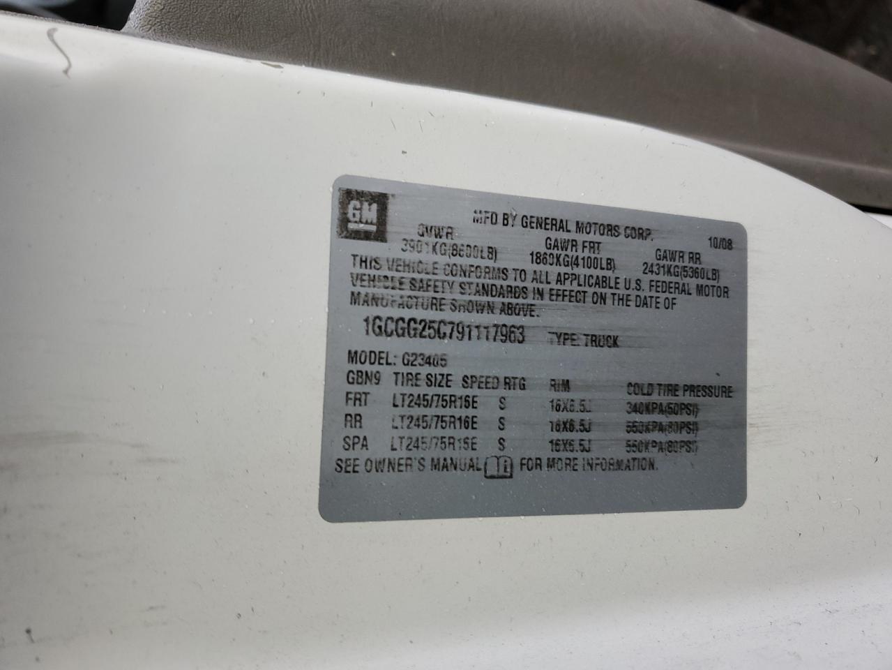 2009 Chevrolet Express - Image 13