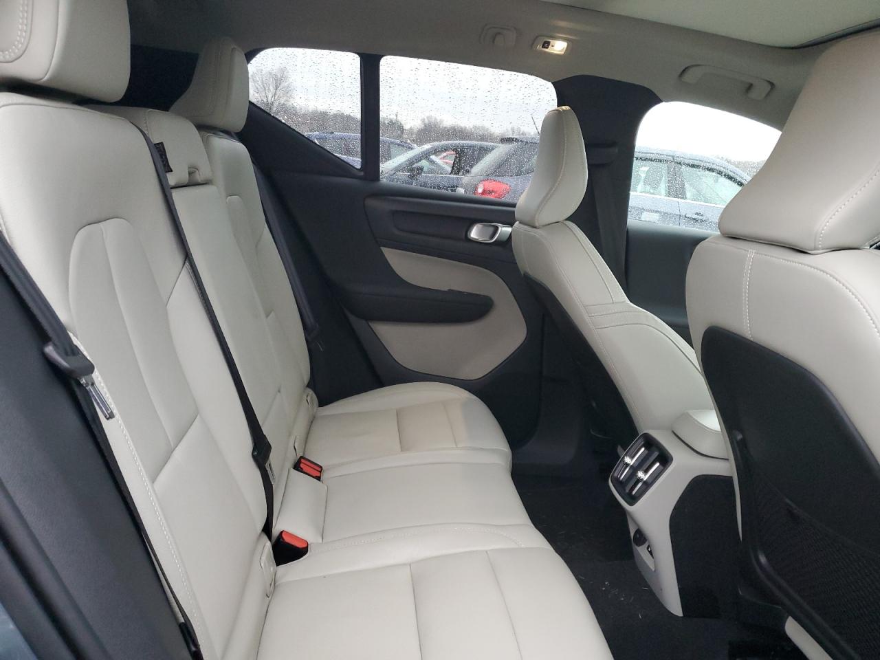 2021 Volvo XC40 - Image 11