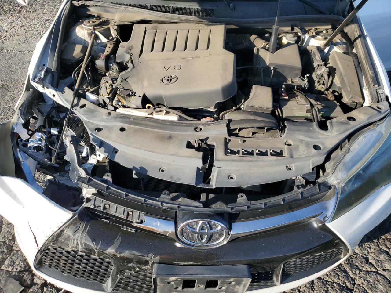 2016 Toyota Camry - Image 11