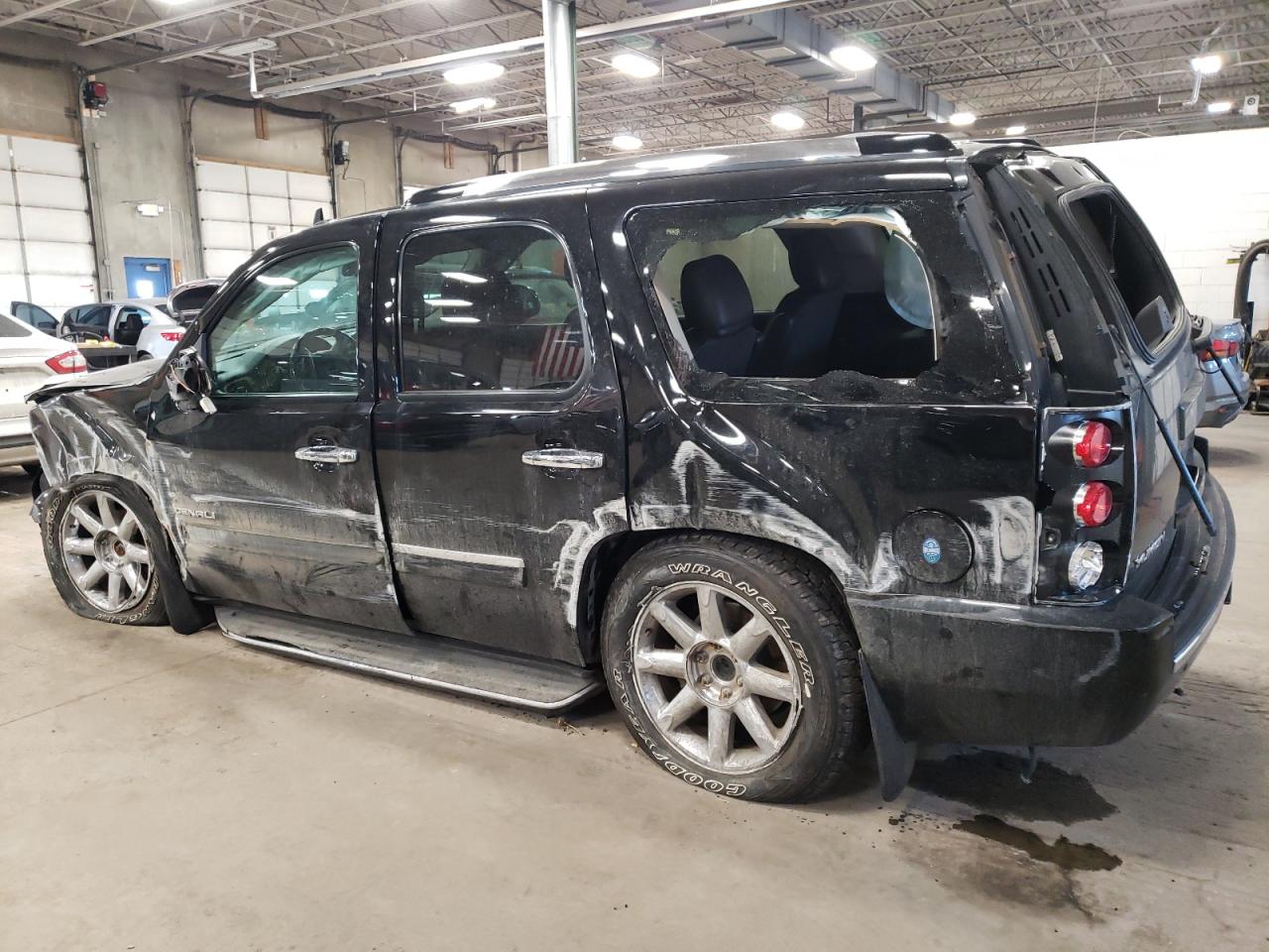 2013 GMC Yukon - Image 2