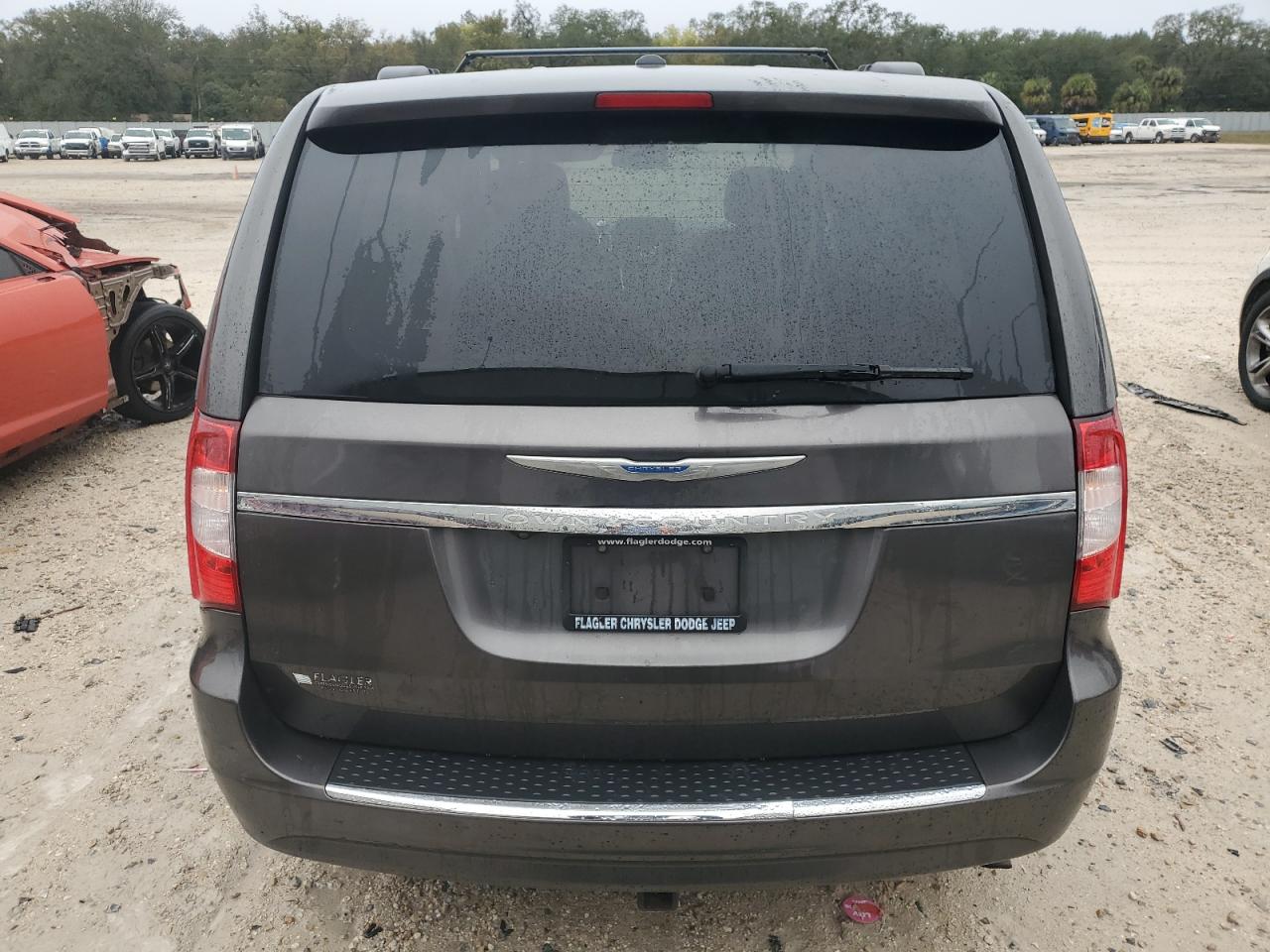 2020 Chrysler Town & Country - Image 6