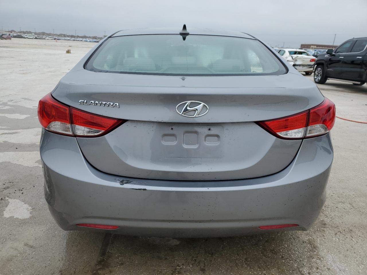 2013 Hyundai Elantra - Image 6