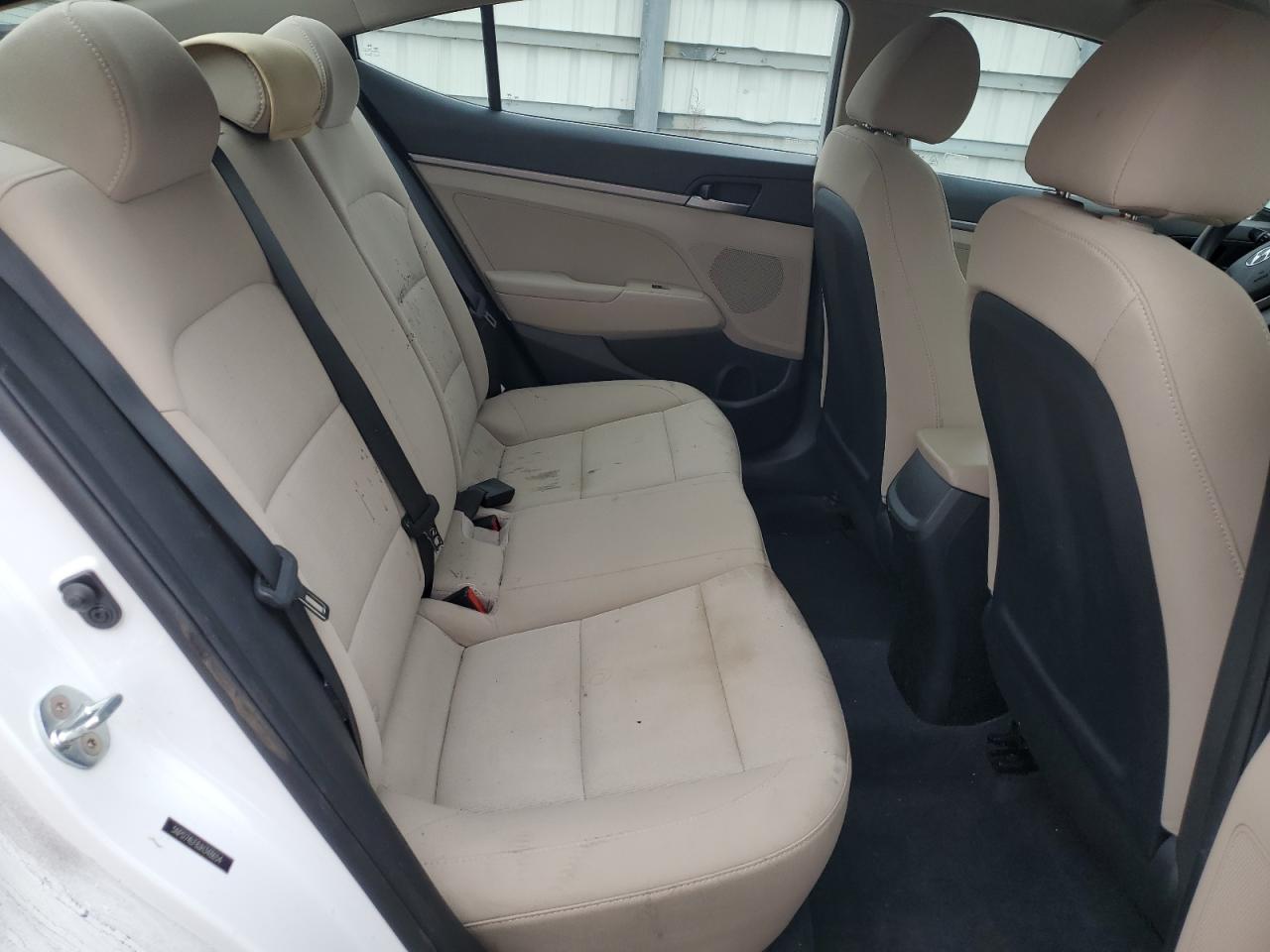 2018 Hyundai Elantra - Image 10