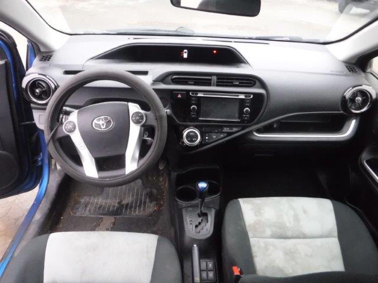 2015 Toyota Prius - Image 8