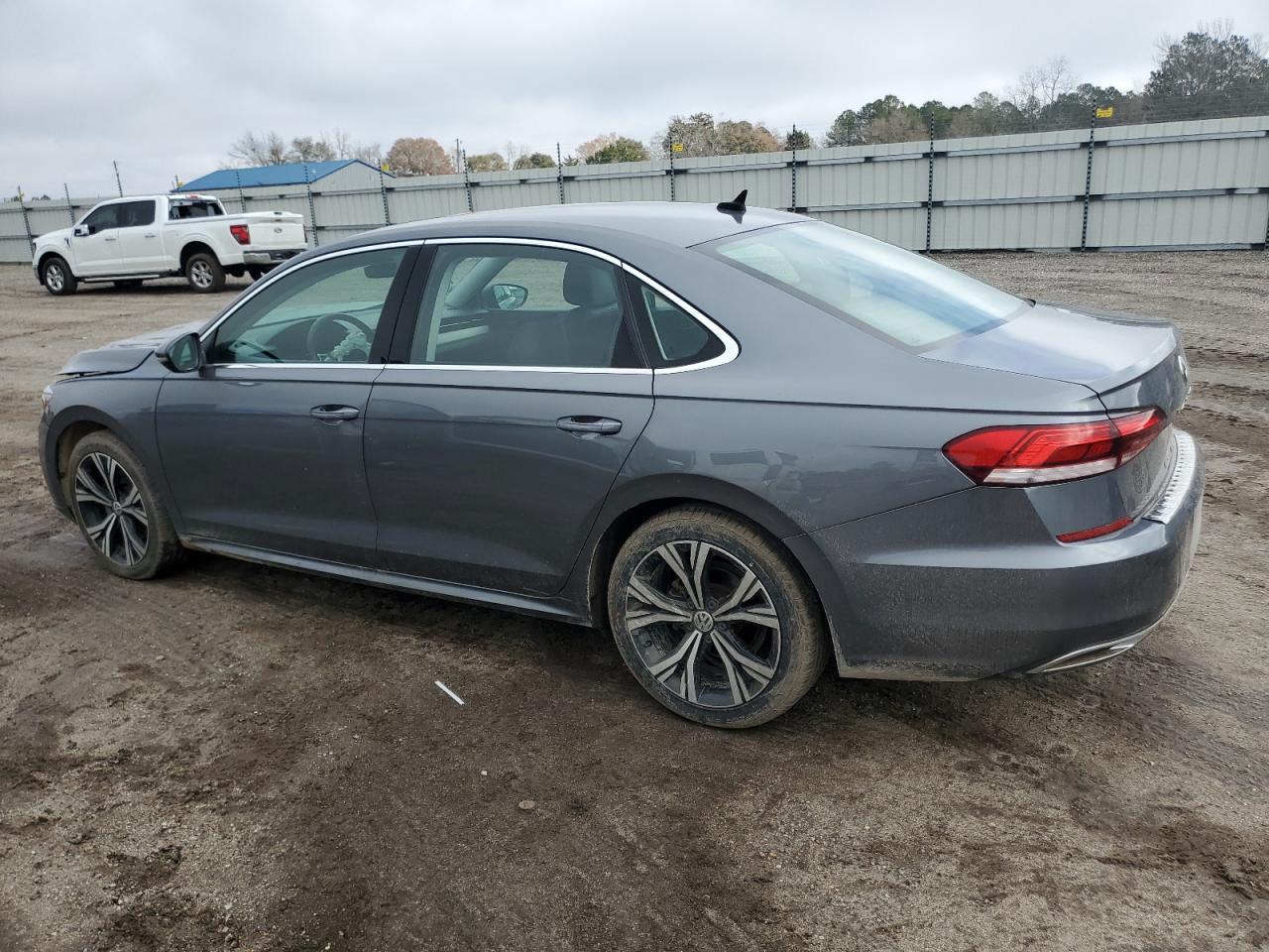 2021 Volkswagen Passat - Image 2
