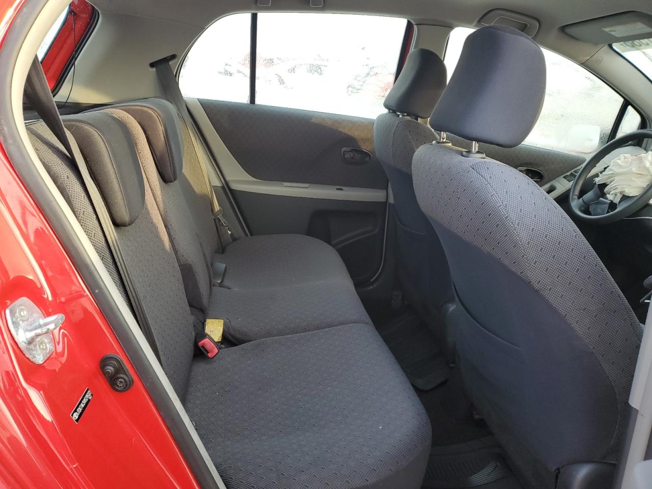 2010 Toyota Yaris - Image 10