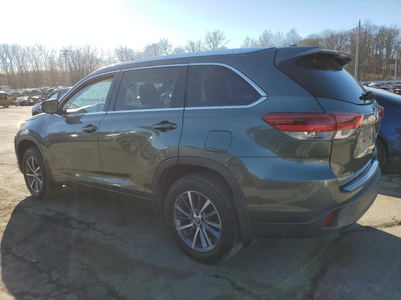 2017 Toyota Highlander - Image 2