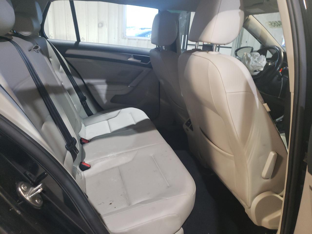2017 Volkswagen Golf - Image 10