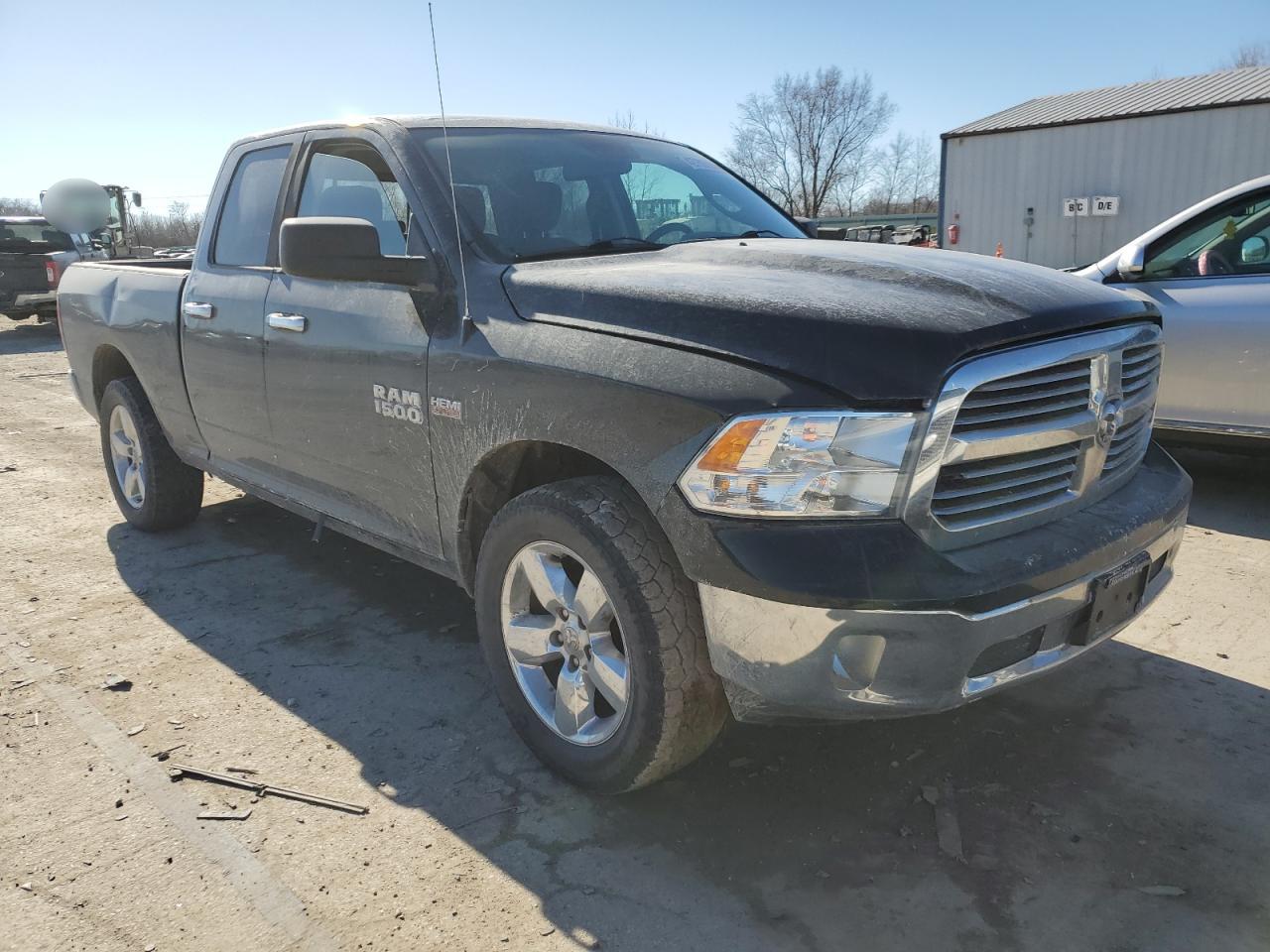 2016 RAM 1500 - Image 4