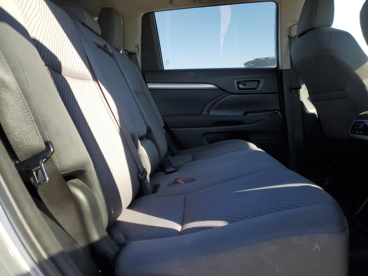2015 Toyota Highlander - Image 10