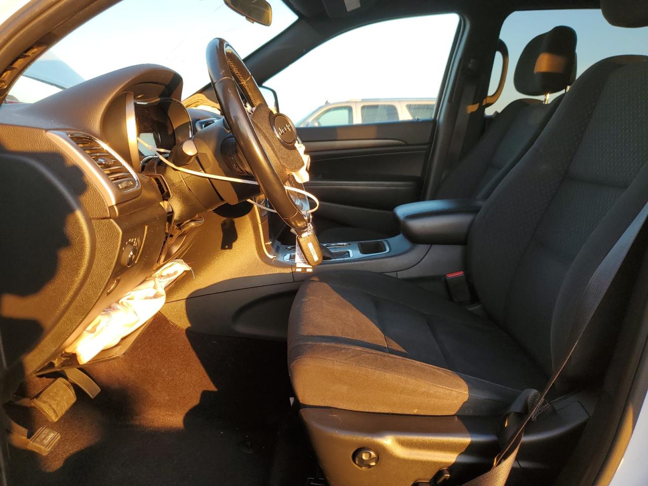 2018 Jeep Grand Cherokee - Image 7