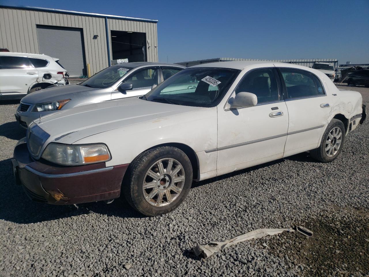 2011 Lincoln Town Car - Image 1