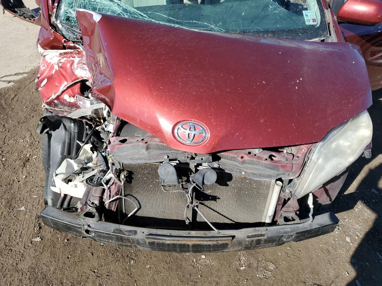 2013 Toyota Sienna - Image 13
