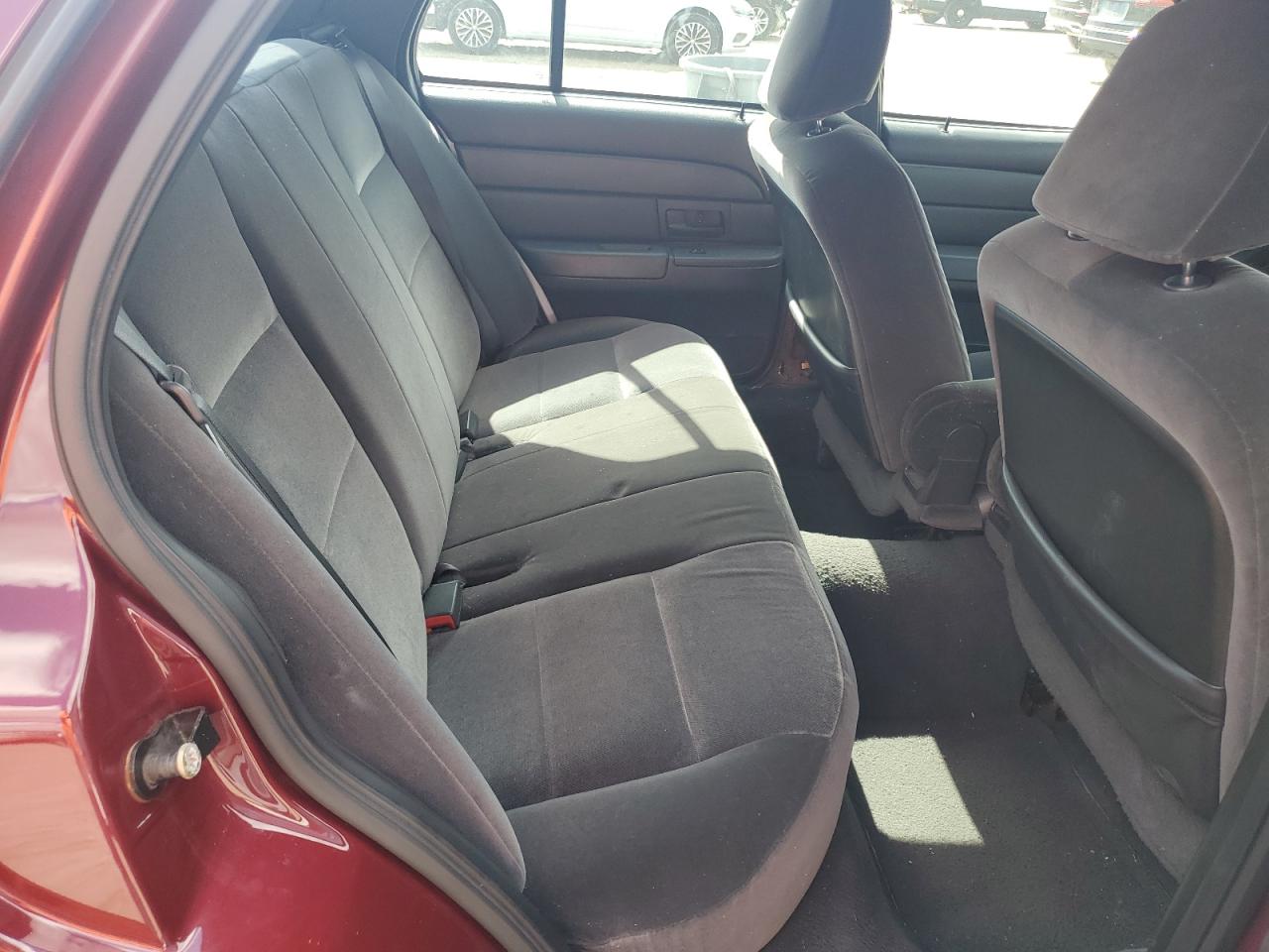 2004 Ford Crown Victoria - Image 10
