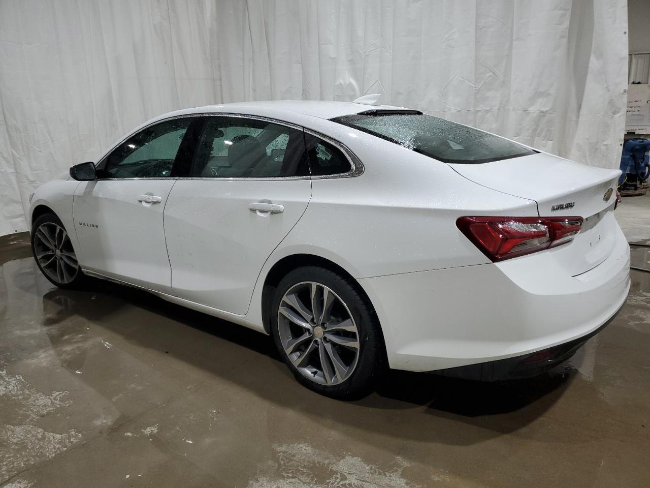 2022 Chevrolet Malibu - Image 2
