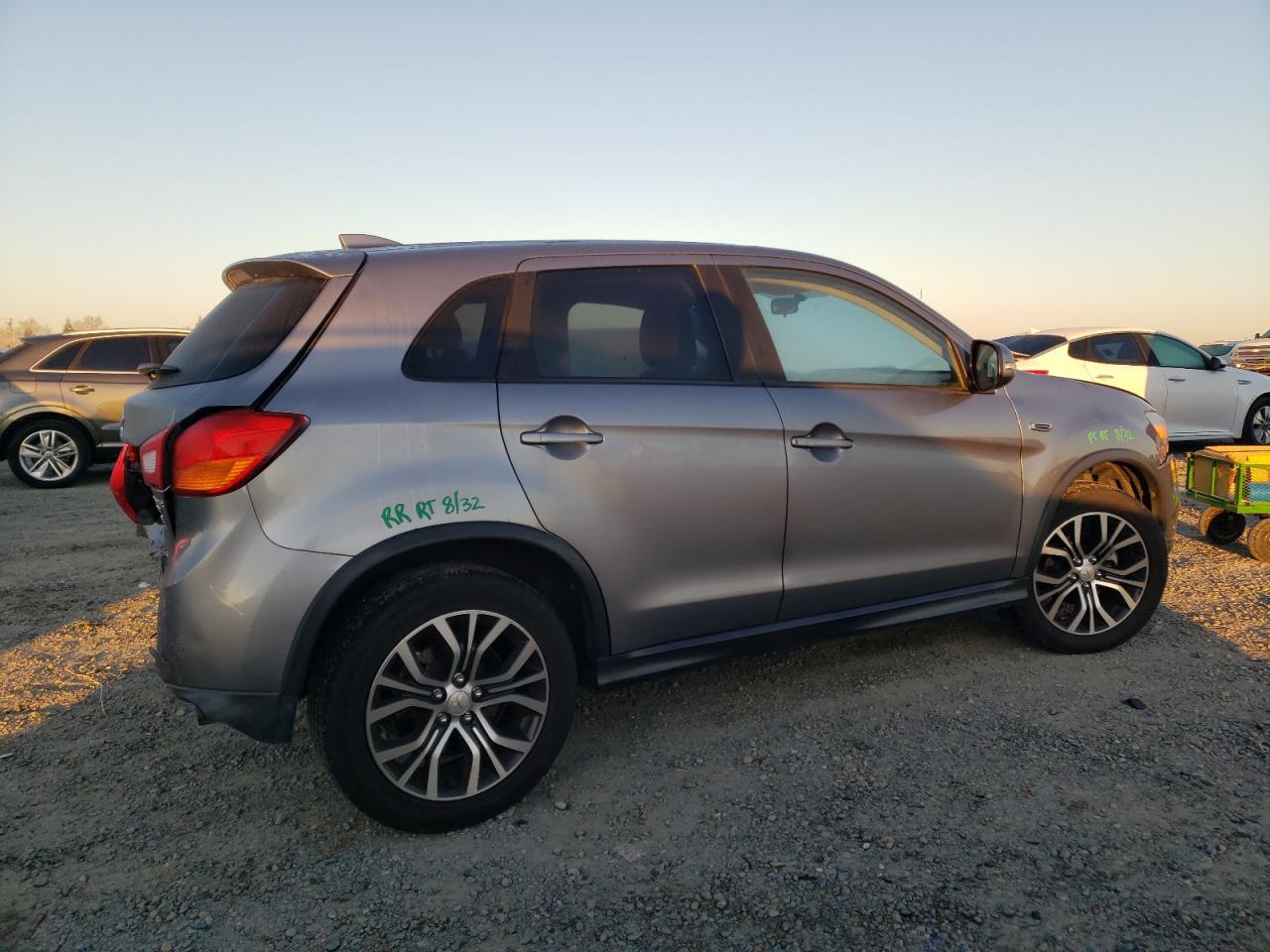 2017 Mitsubishi Outlander - Image 3