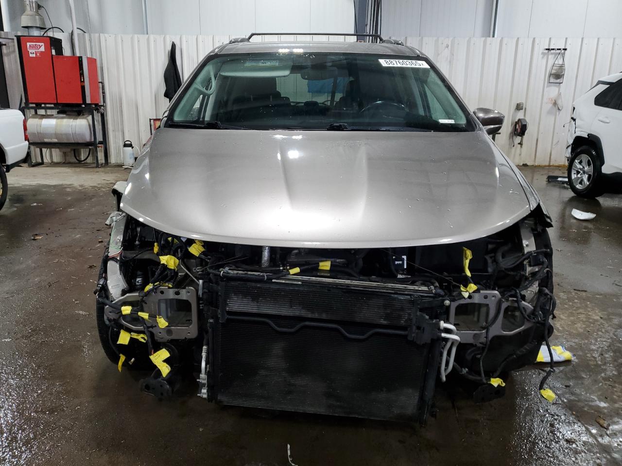 2017 Chrysler Pacifica - Image 5