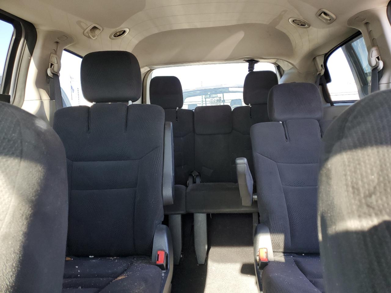 2016 Dodge Caravan - Image 10