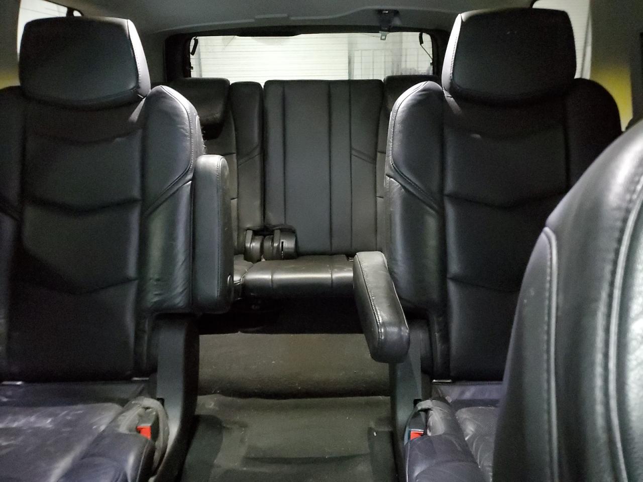 2017 Cadillac Escalade - Image 10