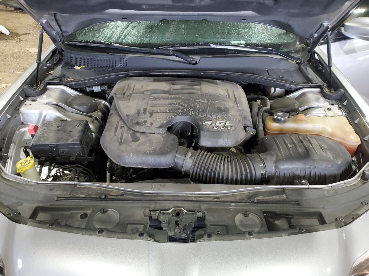 2017 Chrysler 300 - Image 11