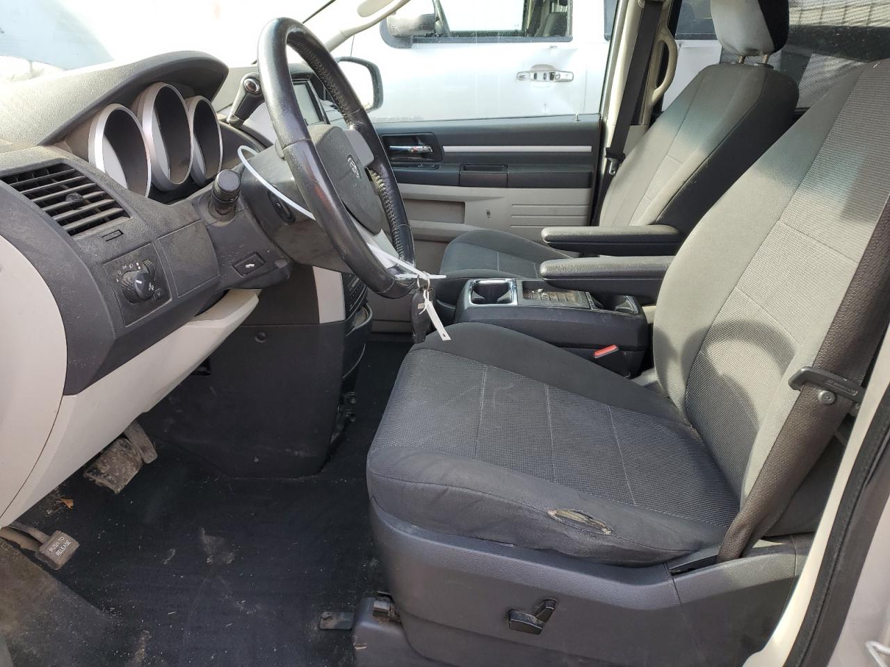 2008 Dodge Caravan - Image 7