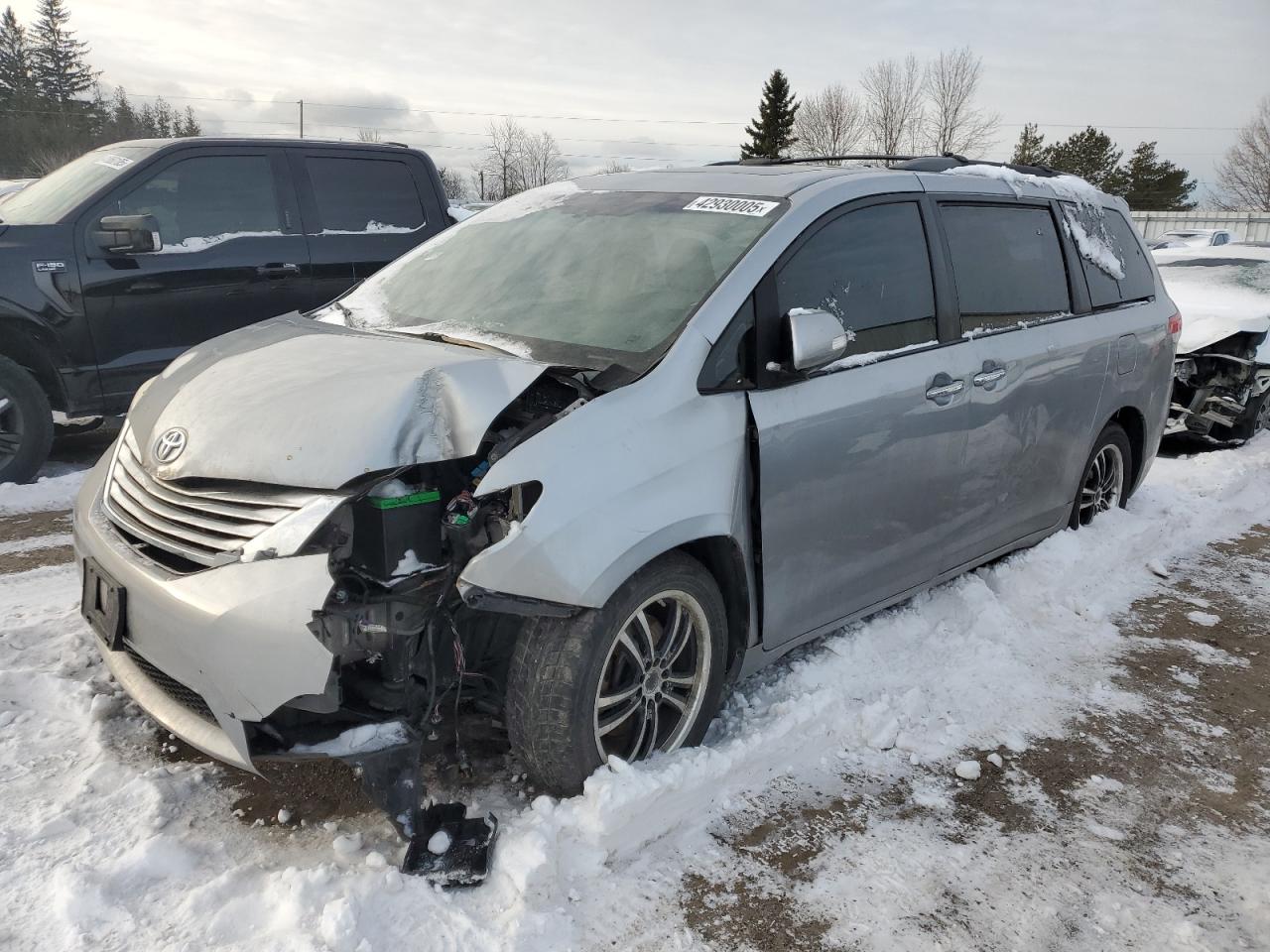 2013 Toyota Sienna - Image 1